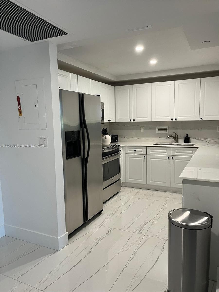 2301 Collins Ave # 326, Miami Beach FL 33139 — 16