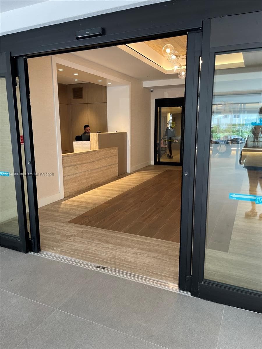 2301 Collins Ave # 326, Miami Beach FL 33139 — 22