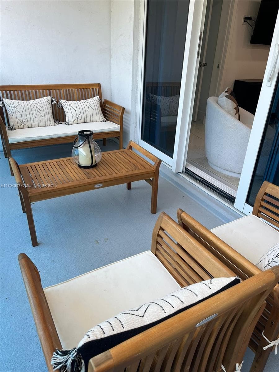 2301 Collins Ave # 326, Miami Beach FL 33139 — 18