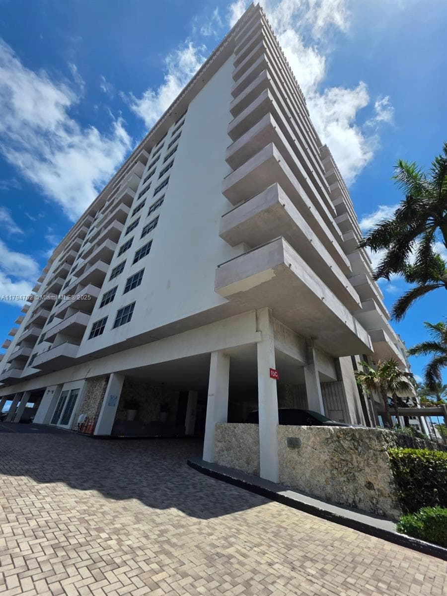 9225 Collins Ave # 1409, Surfside FL 33154 — 40