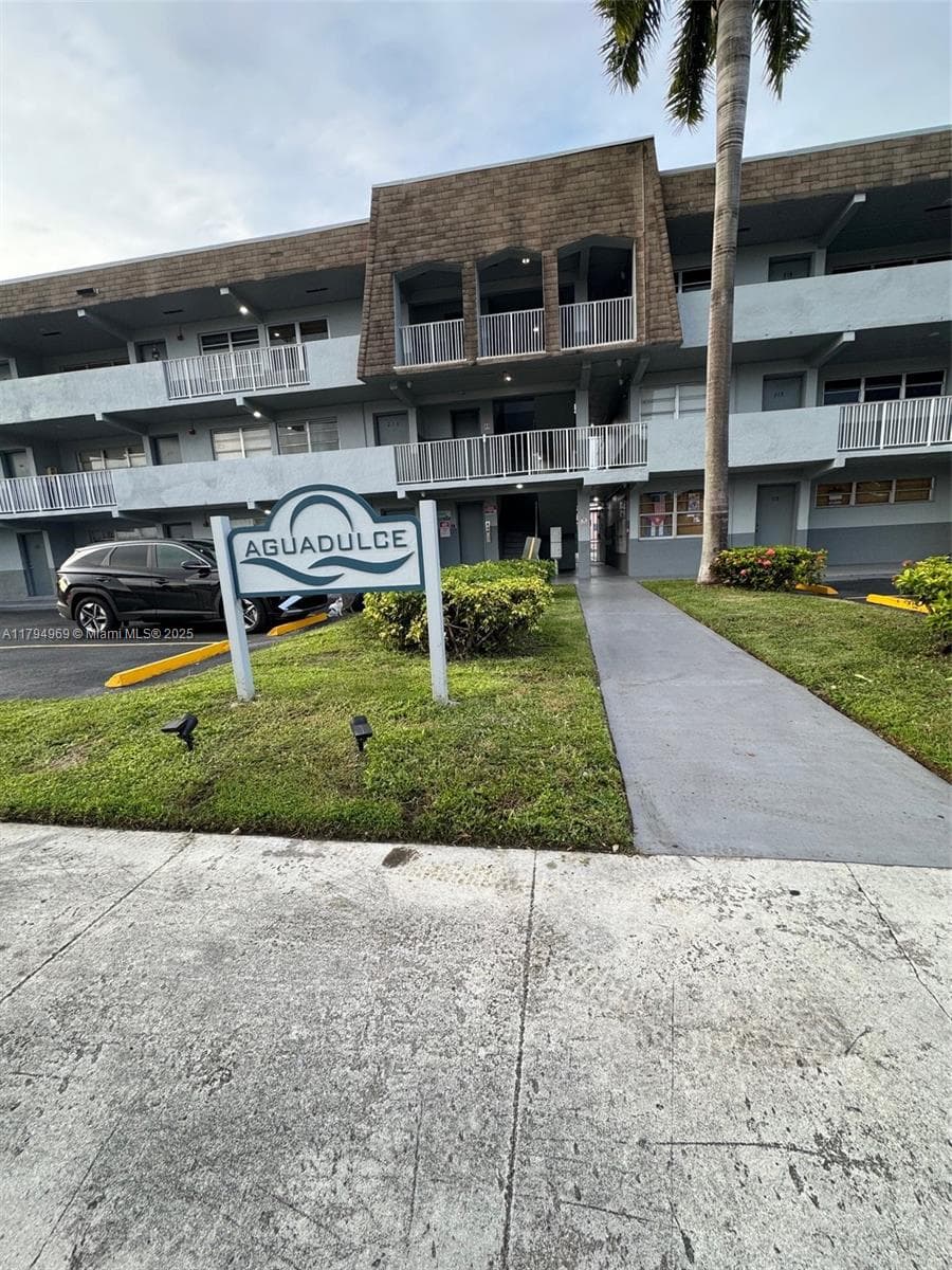 11195 SW 1st St # 314, Sweetwater FL 33174 — 1