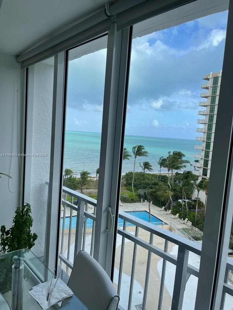 600 Grapetree Dr, Key Biscayne FL 33149 — 3