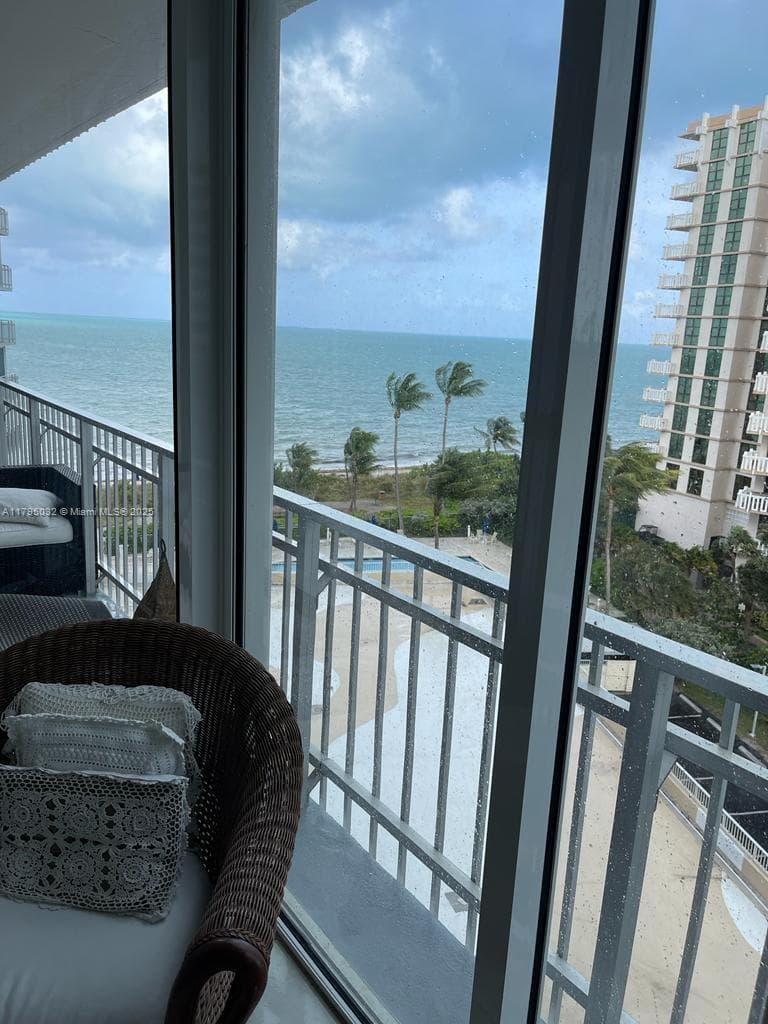 600 Grapetree Dr, Key Biscayne FL 33149 — 11