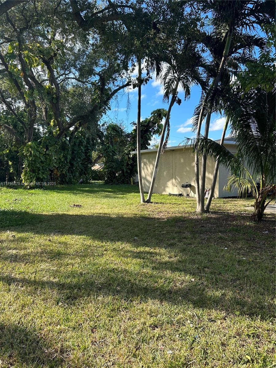 Miami, FL — 17