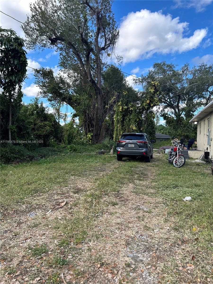 Miami, FL — 18