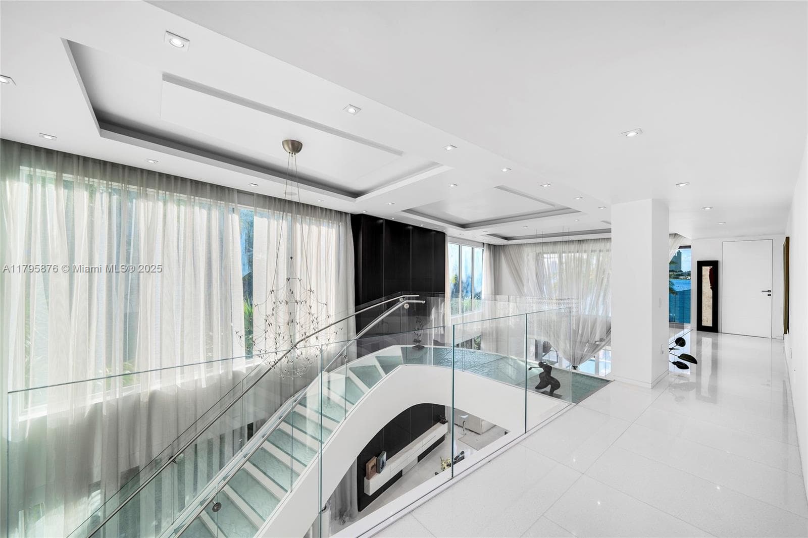 441 N Hibiscus Dr, Miami Beach FL 33139 — 35