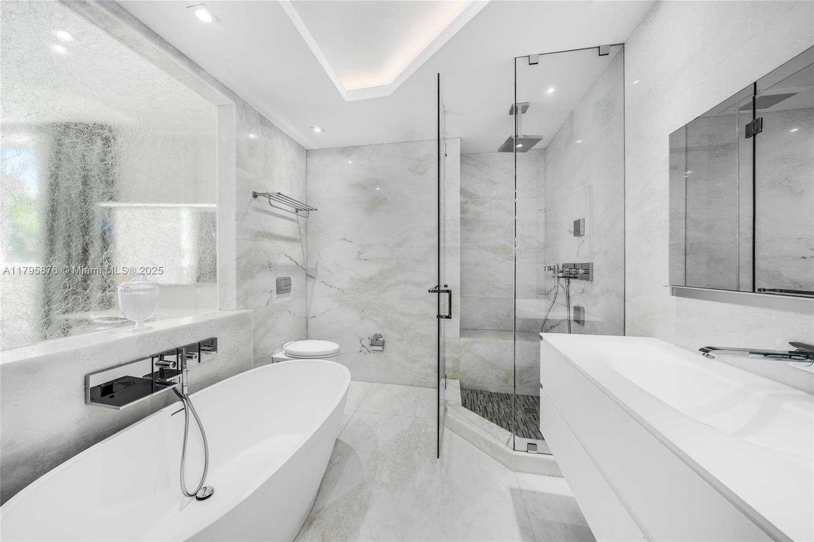 441 N Hibiscus Dr, Miami Beach FL 33139 — 70