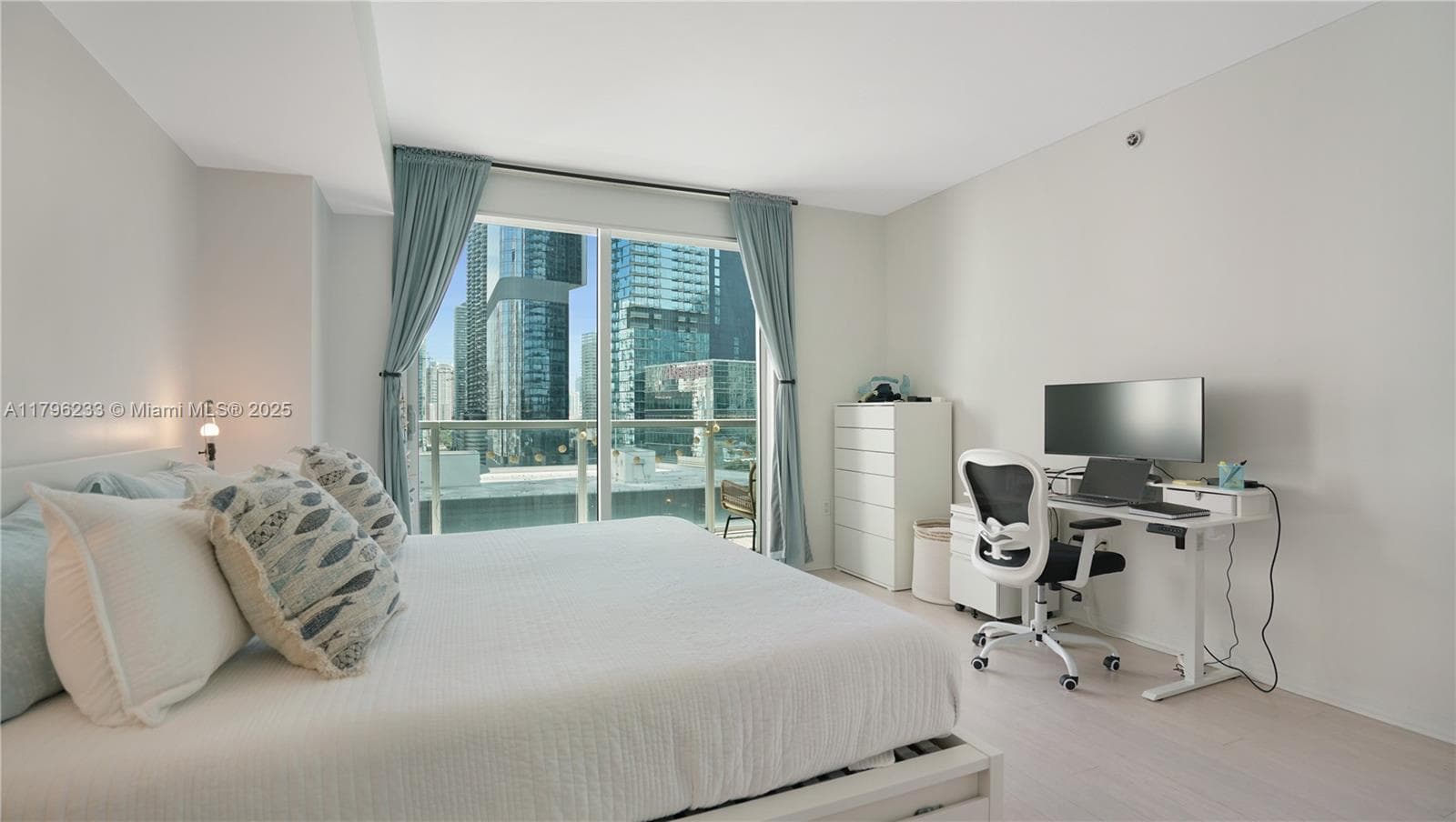 55 SE 6th St # 1804, Miami FL 33131 — 9
