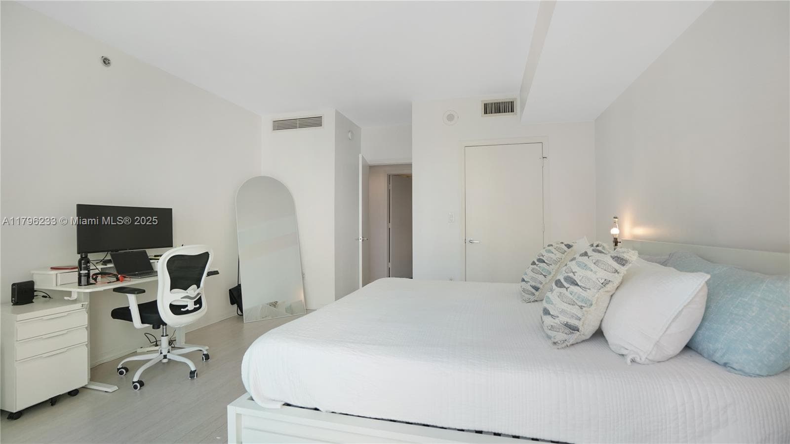 55 SE 6th St # 1804, Miami FL 33131 — 10