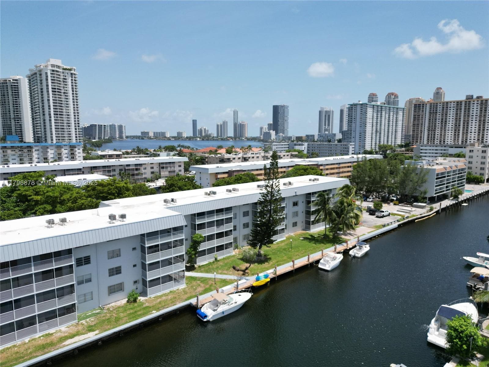 3750 NE 169th St # 408, North Miami Beach FL 33160 — 3