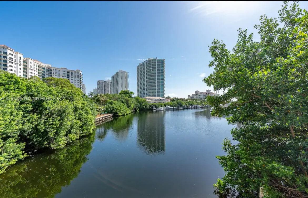 19999 E Country Club Dr # 1202, Aventura FL 33180 — 1