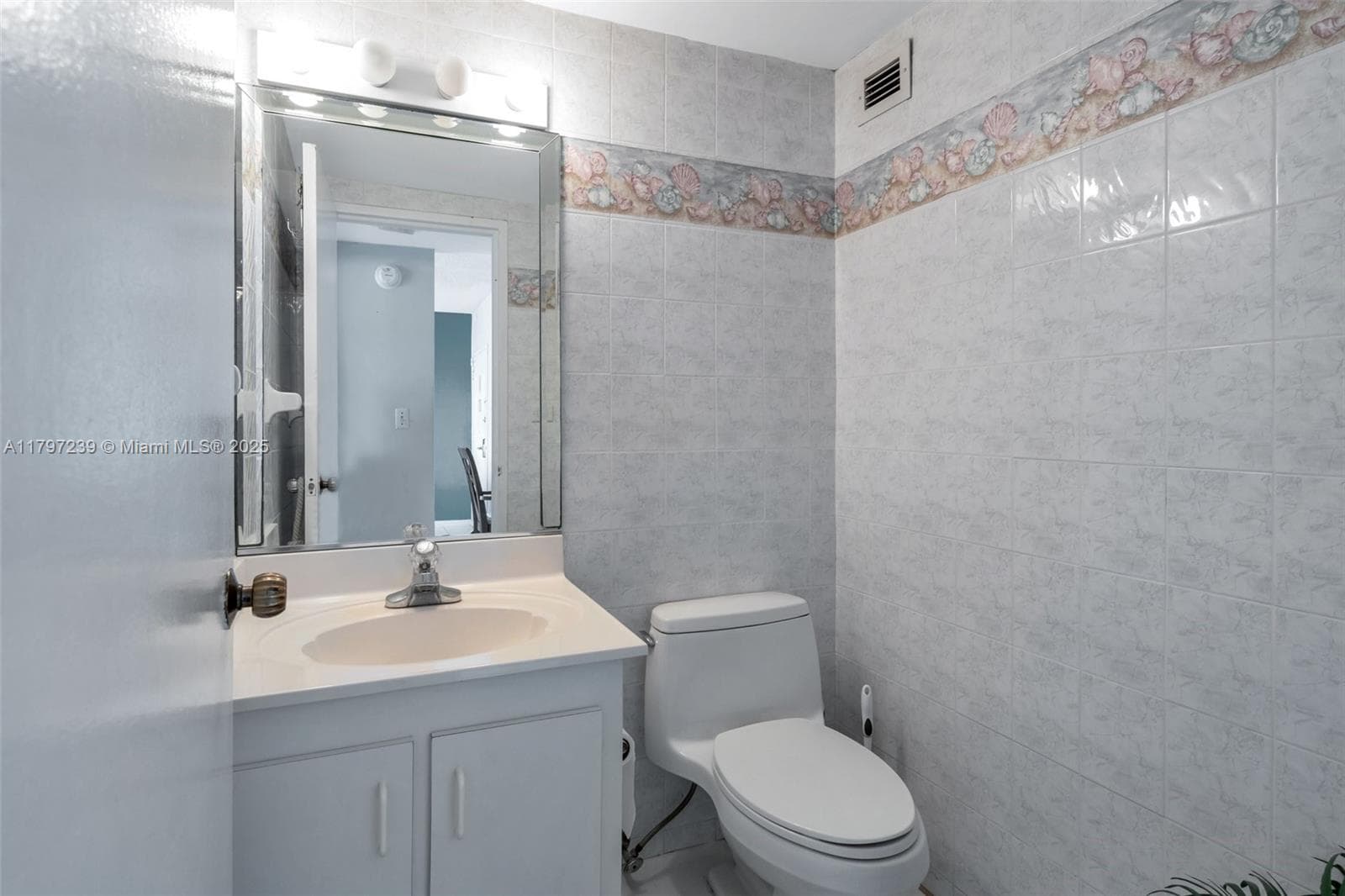 5601 Collins Ave # 615, Miami Beach FL 33140 — 23