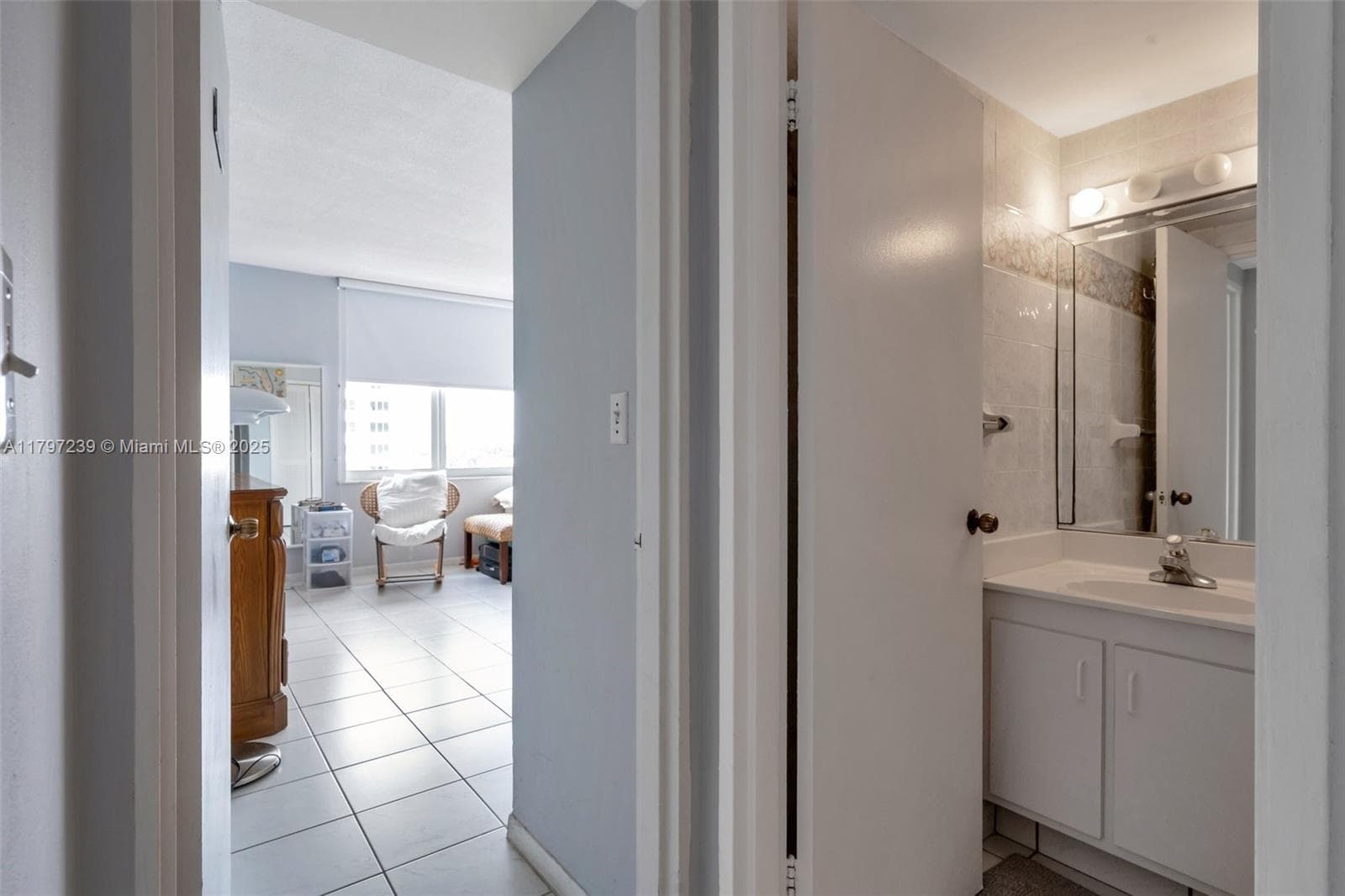 5601 Collins Ave # 615, Miami Beach FL 33140 — 24