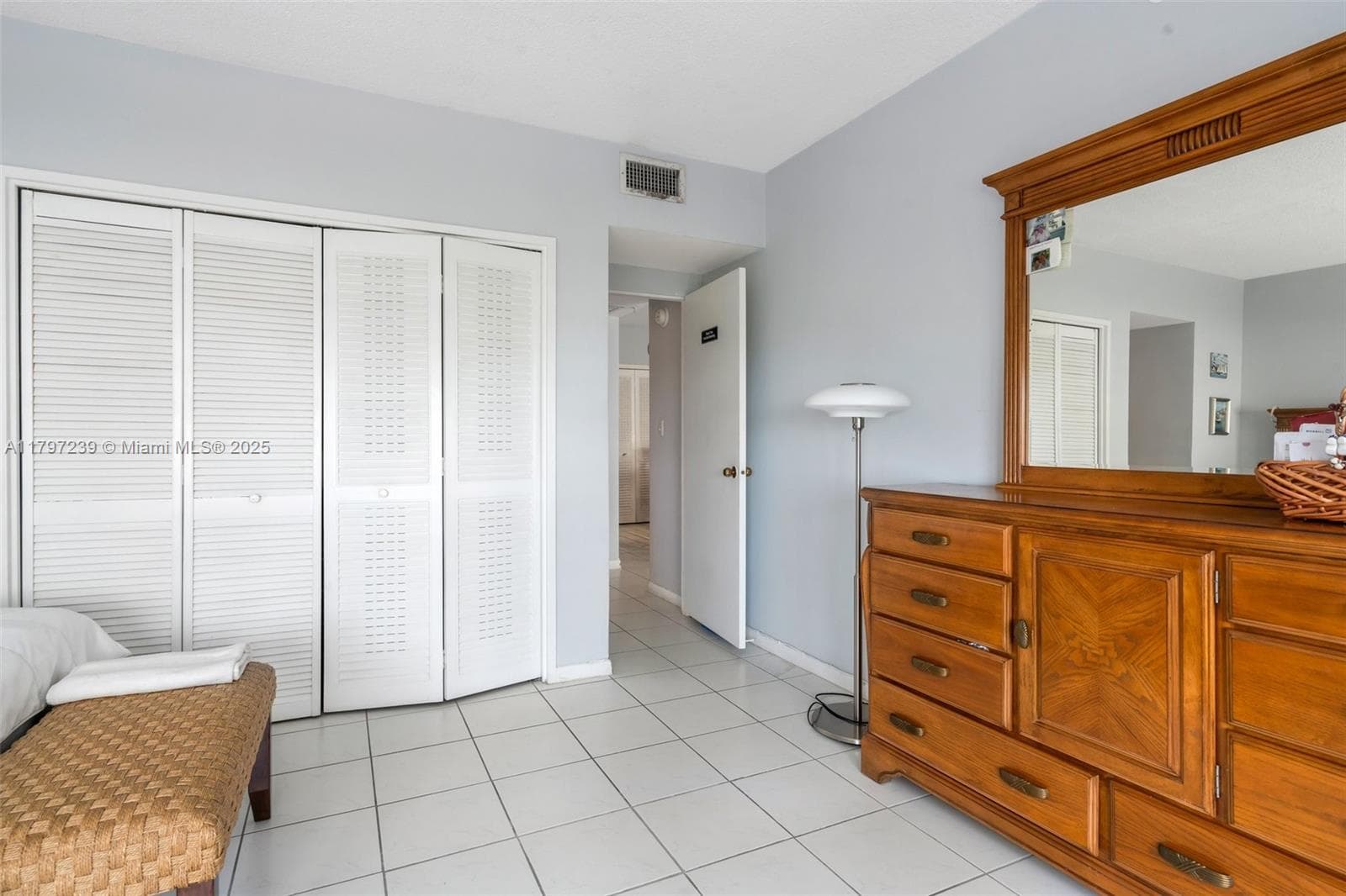 5601 Collins Ave # 615, Miami Beach FL 33140 — 11