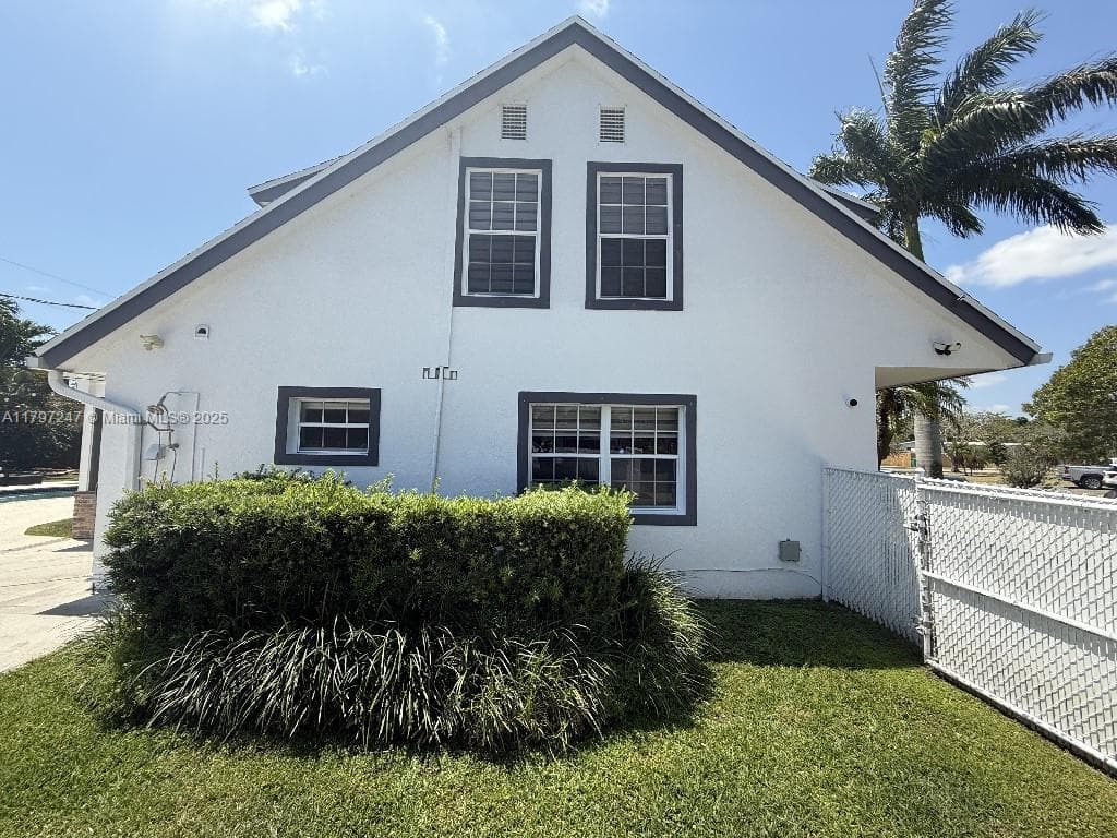 18211 SW 95th Ct, Palmetto Bay FL 33157 — 8