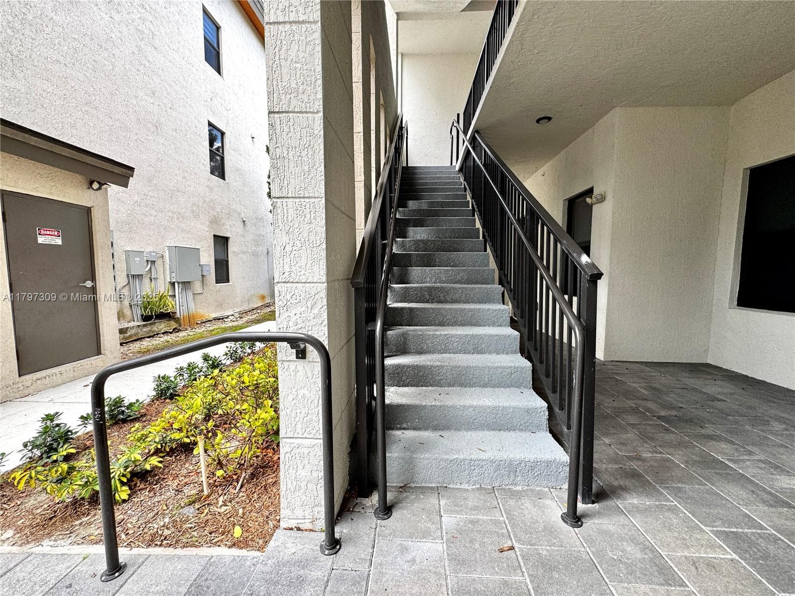8175 NW 104th Ave # 21, Doral FL 33178 — 3