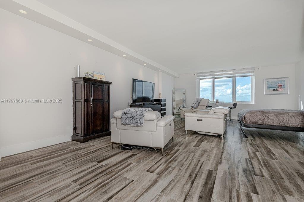 2301 Collins Ave # 1532, Miami Beach FL 33139 — 4
