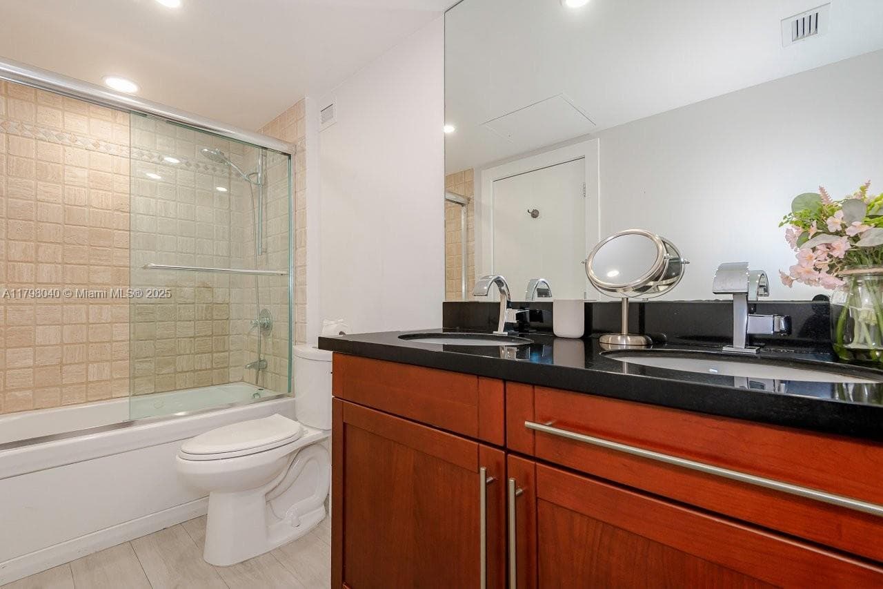 2301 Collins Ave # 1531, Miami Beach FL 33139 — 23
