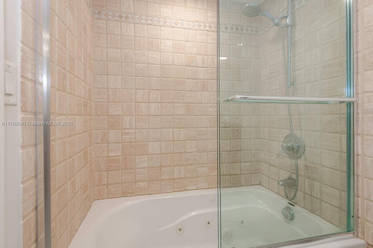 2301 Collins Ave # 1531, Miami Beach FL 33139 — 24