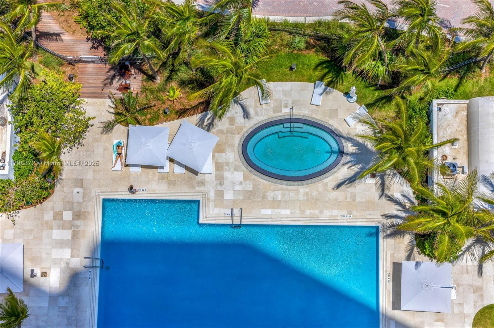6365 Collins Ave # 3202, Miami Beach FL 33141 — 32