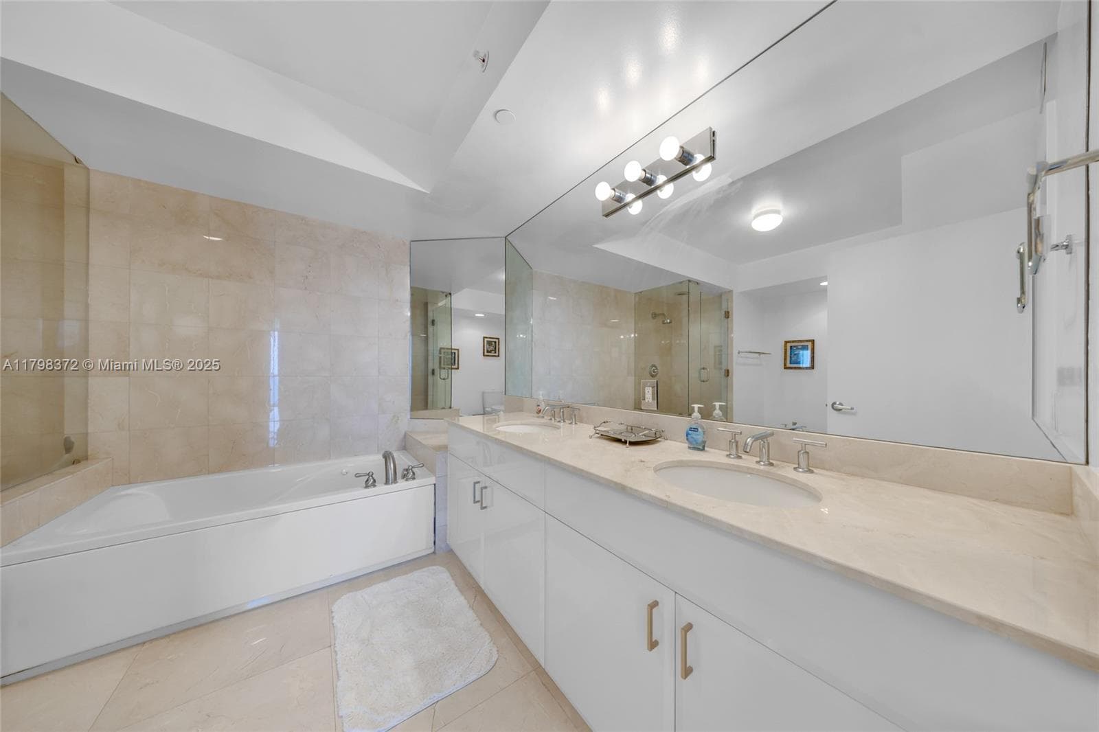 6365 Collins Ave # 3202, Miami Beach FL 33141 — 25