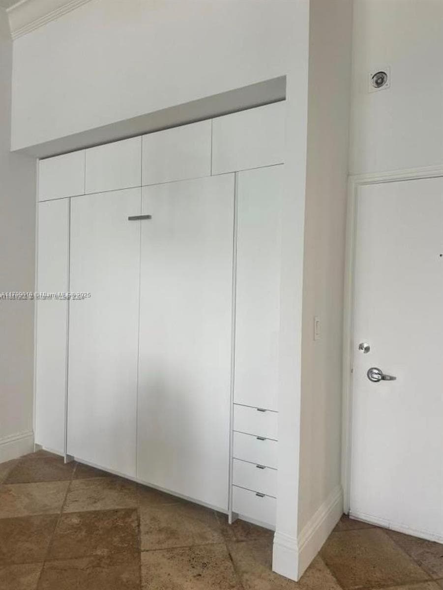 6770 Indian Creek Dr, Miami Beach FL 33141 — 5
