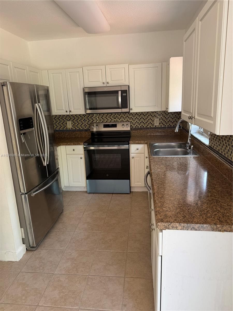 4139 NE 26th St, Homestead FL 33033 — 11
