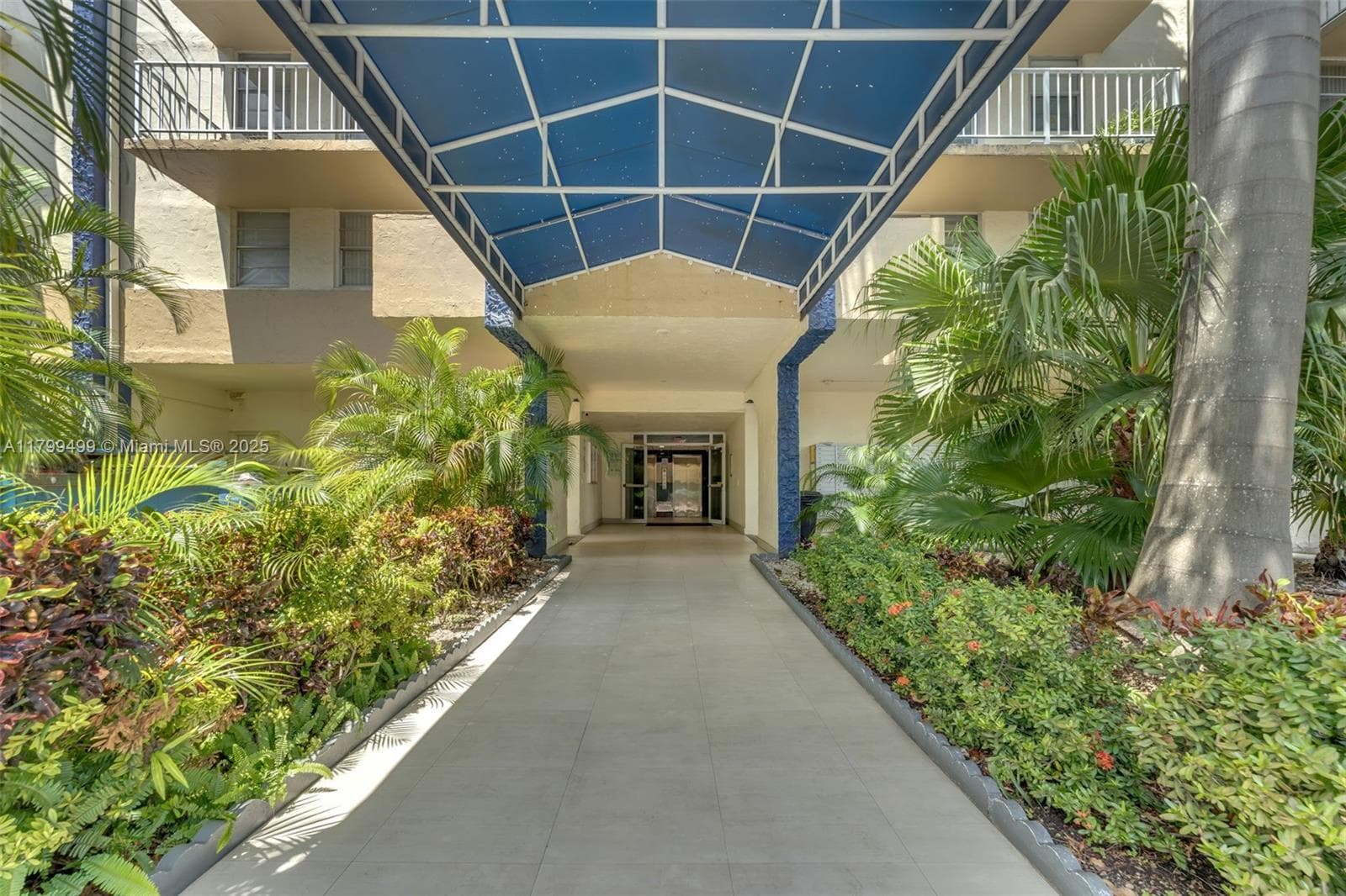 4550 NW 9th St # 106E, Miami FL 33126 — 5
