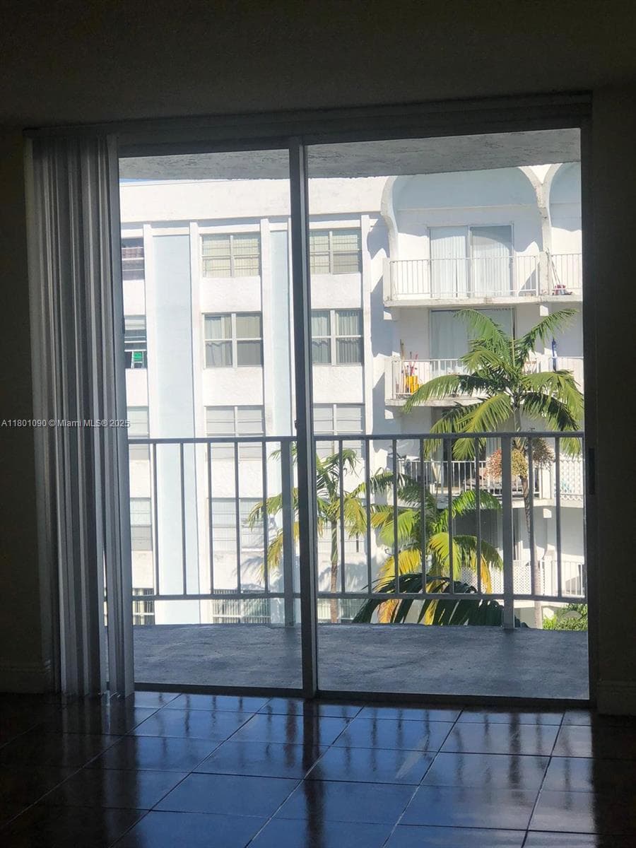 492 NW 165th St Rd # C514, Miami FL 33169 — 3