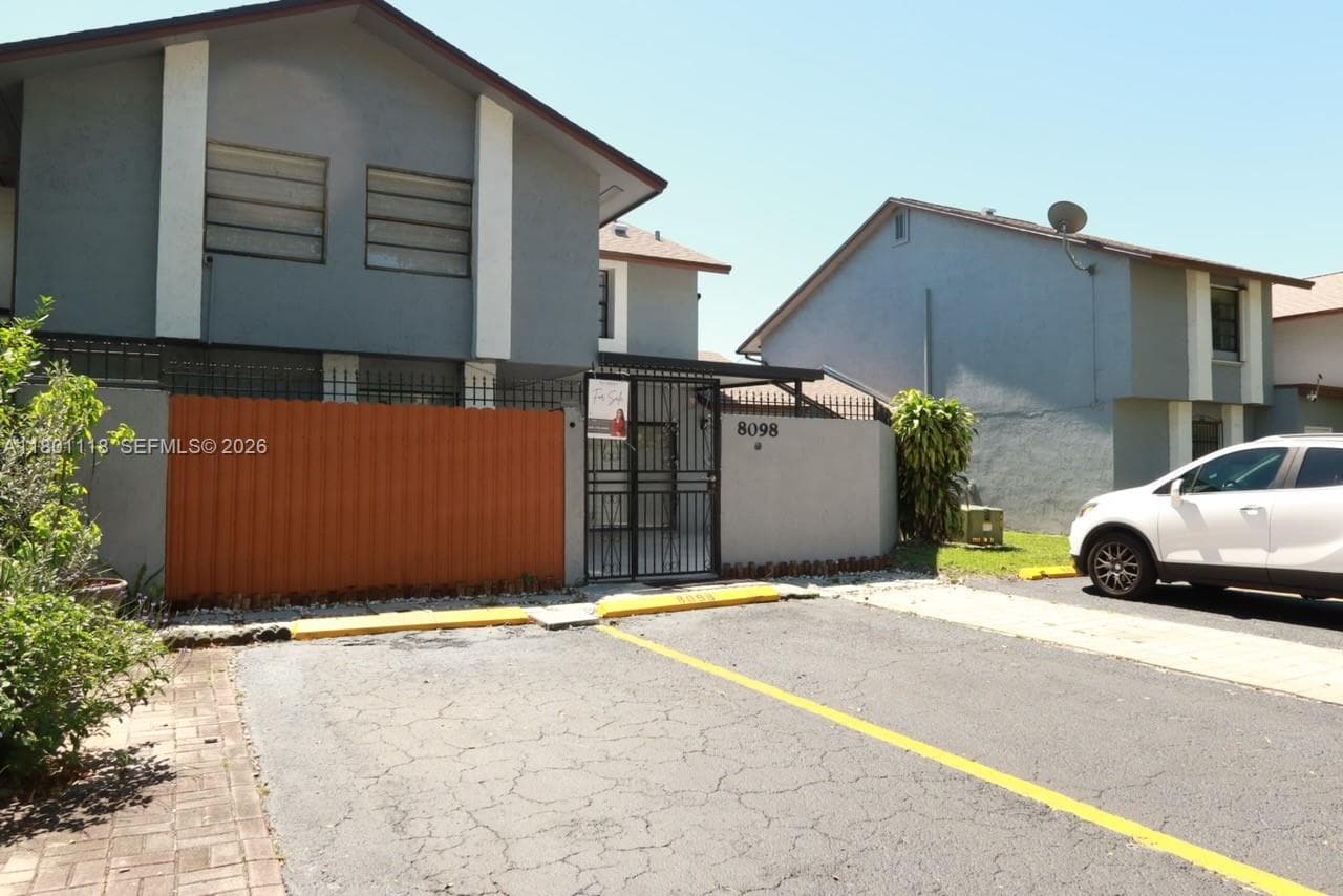 8098 NW 99th Ter, Hialeah Gardens FL 33016 — 2