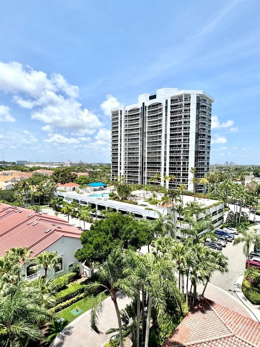 3610 Yacht Club Dr # 810, Aventura FL 33180 — 58