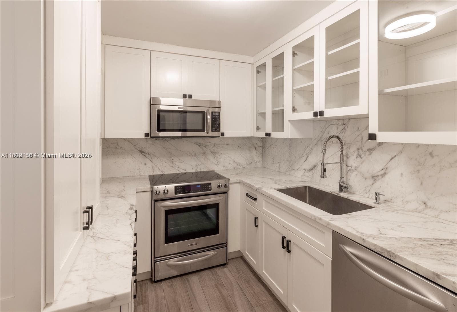 6061 Collins Ave # 7D, Miami Beach FL 33140 — 7
