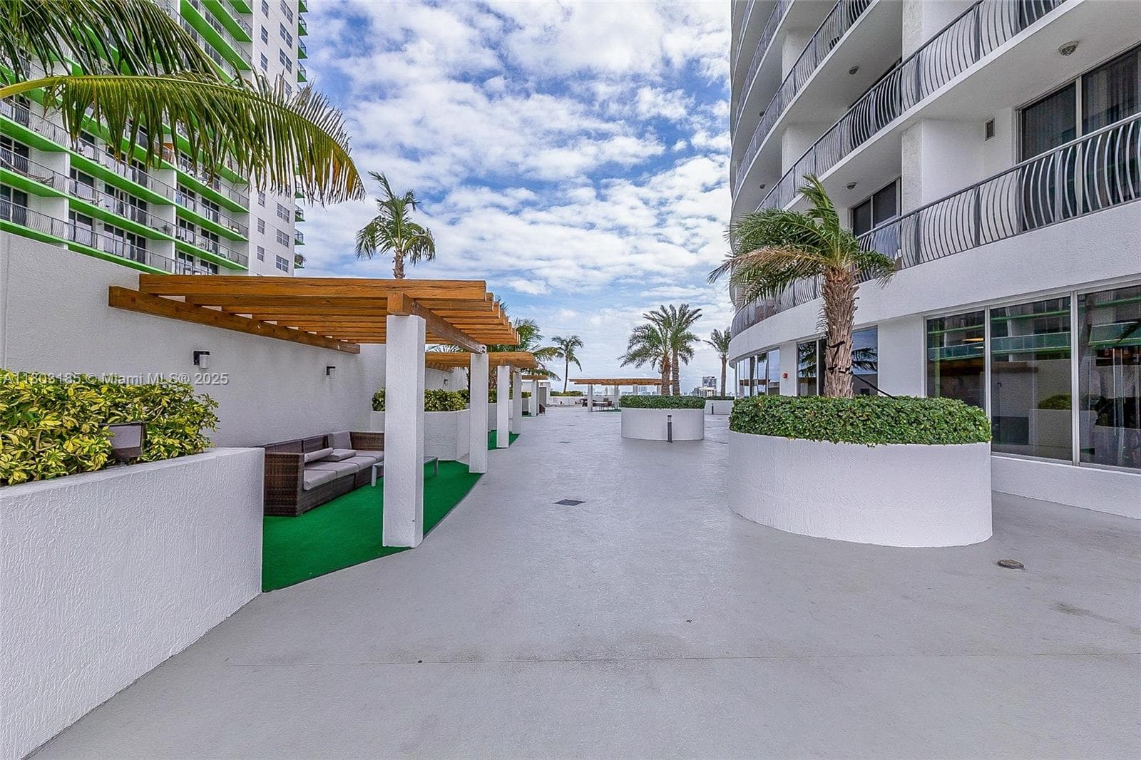 1750 N Bayshore Dr # 3308, Miami FL 33132 — 23