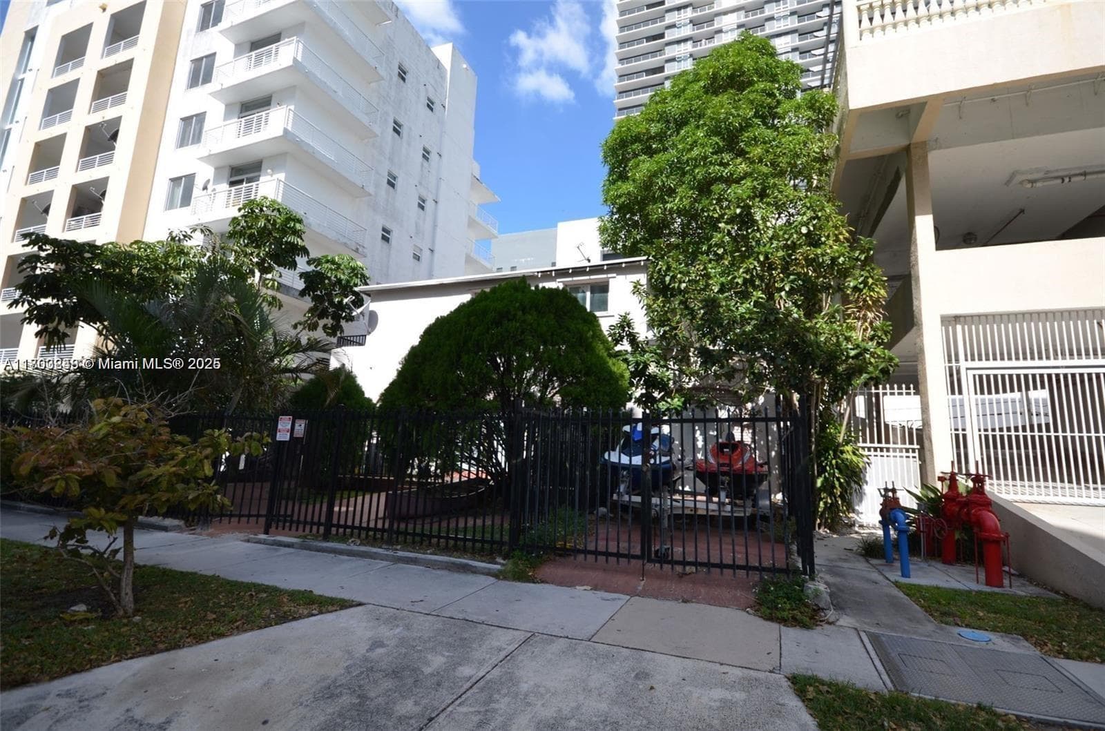 437 NE 30th St, Miami FL 33137 — 5