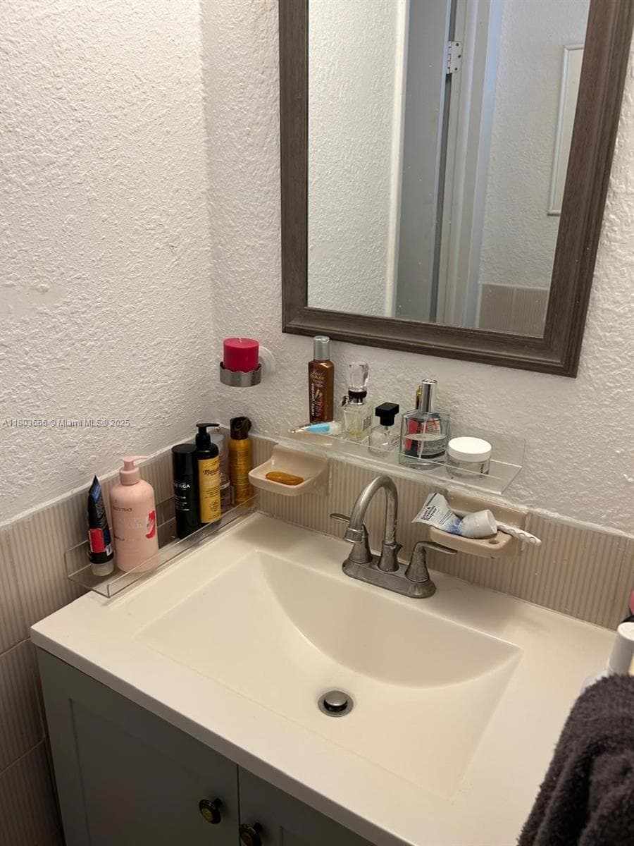 250 180th Dr # 108, Sunny Isles Beach FL 33160 — 7