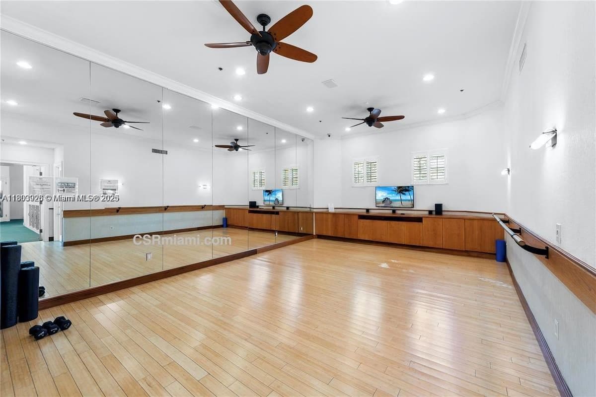 3255 NE 184th # 12206, Aventura FL 33160 — 45