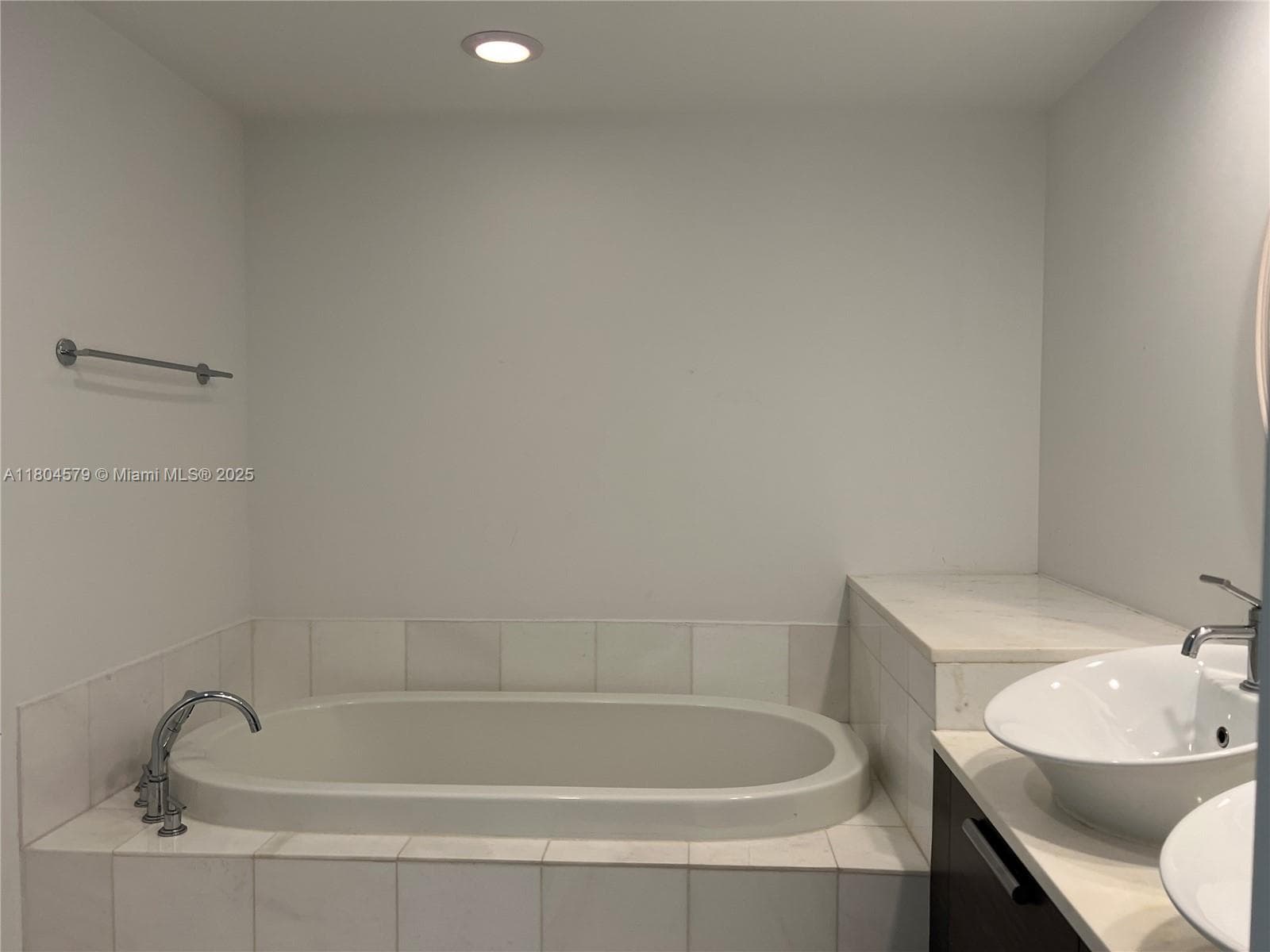 2950 NE 188th St # 444, Aventura FL 33180 — 13
