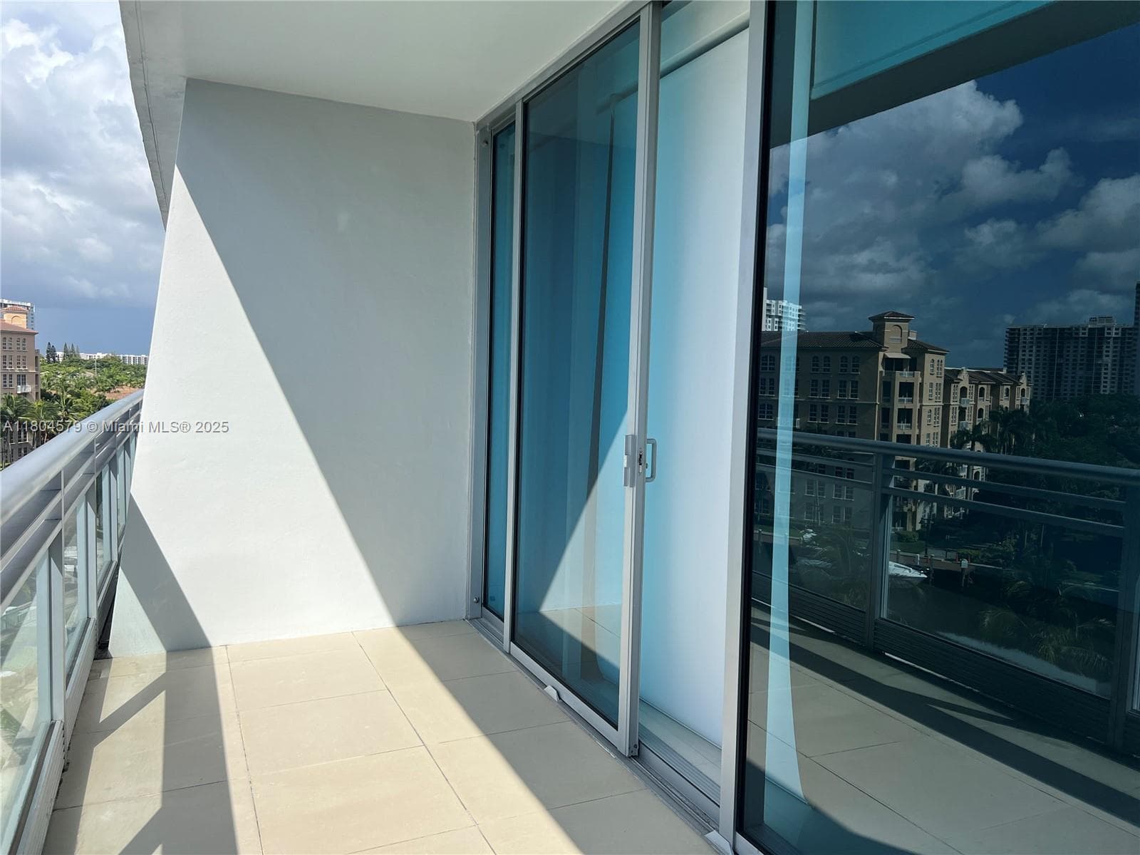 2950 NE 188th St # 444, Aventura FL 33180 — 18