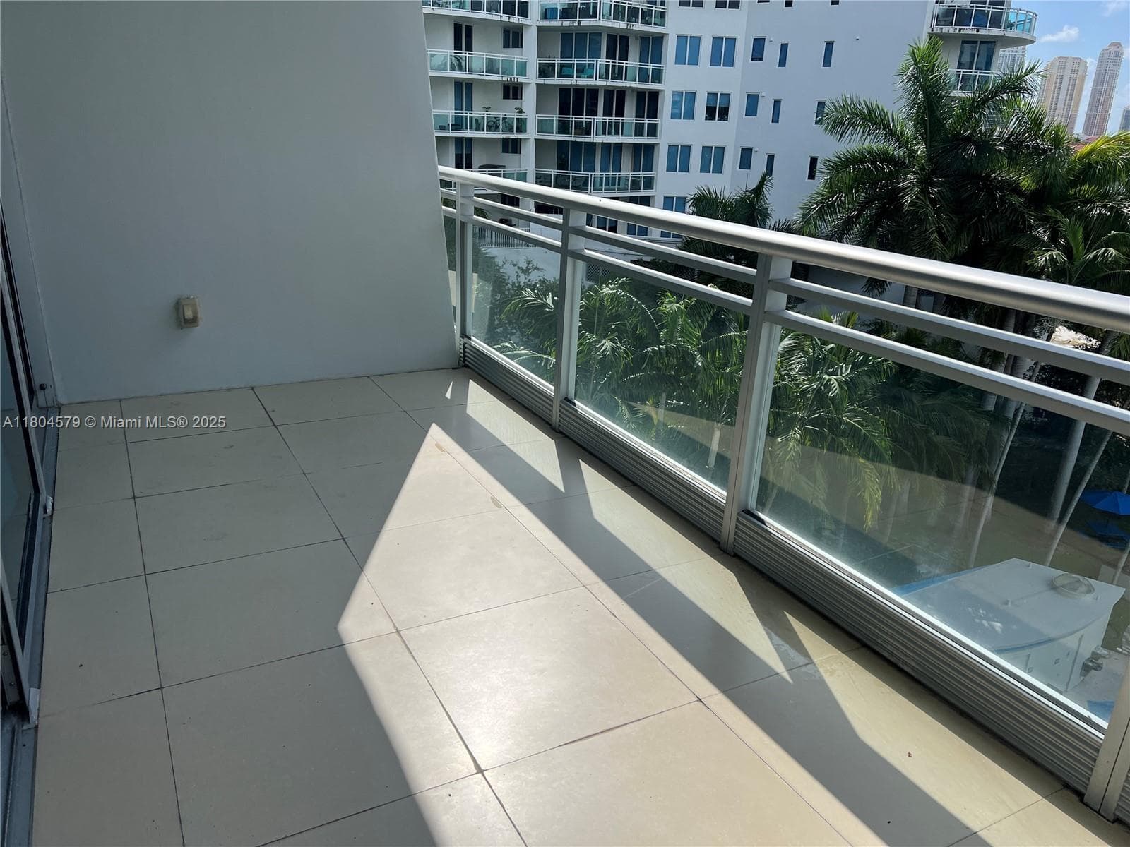 2950 NE 188th St # 444, Aventura FL 33180 — 19