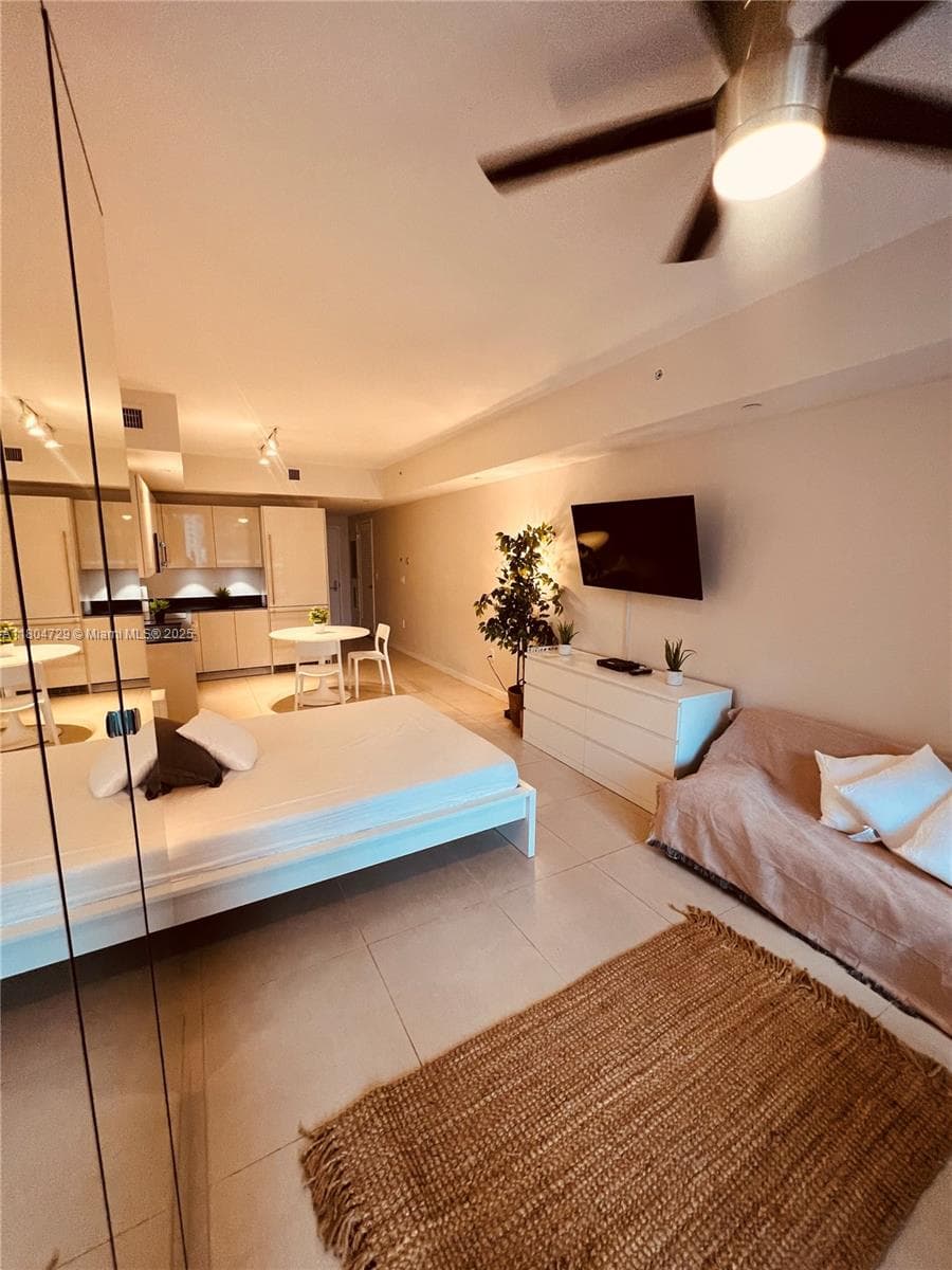 1010 Brickell Ave # 2710, Miami FL 33131 — 16