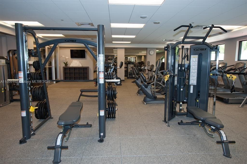 1000 W Island Blvd # 2412, Aventura FL 33160 — 42