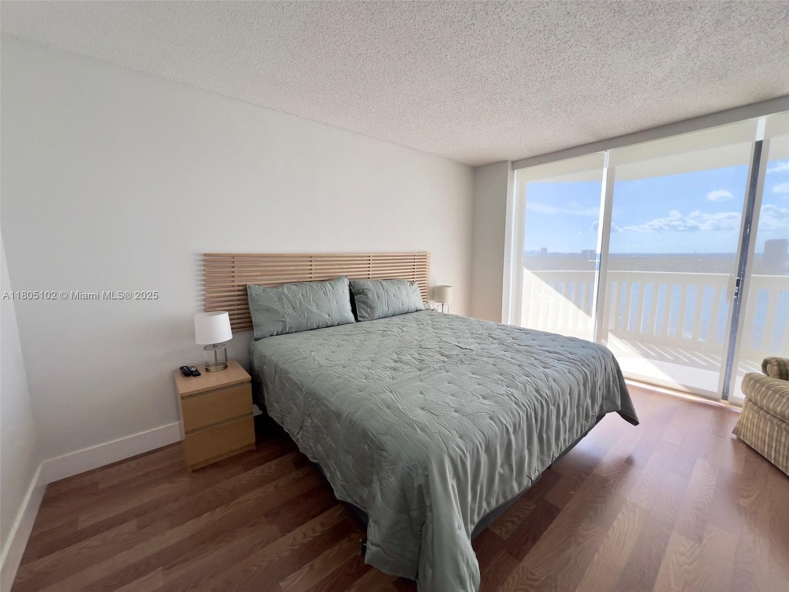 1000 W Island Blvd # 2412, Aventura FL 33160 — 17