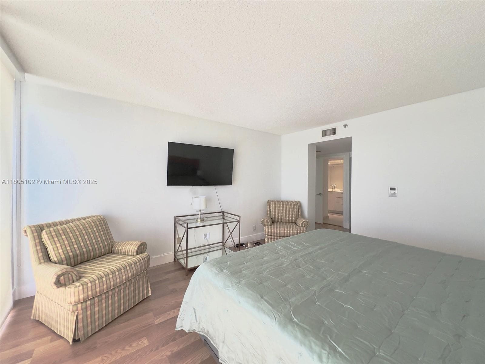 1000 W Island Blvd # 2412, Aventura FL 33160 — 26