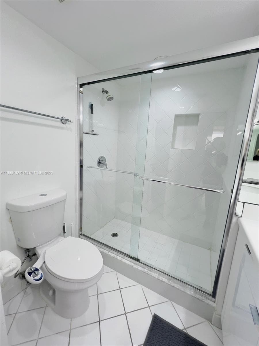 1000 W Island Blvd # 2412, Aventura FL 33160 — 32