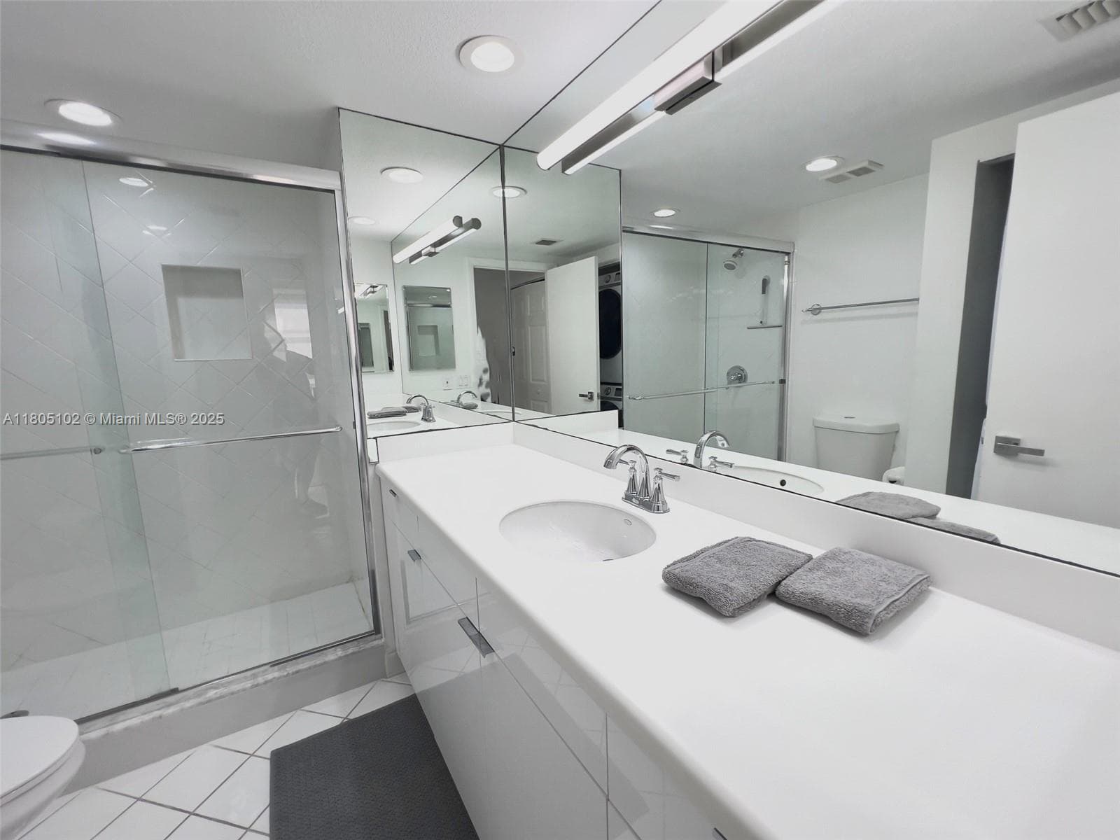 1000 W Island Blvd # 2412, Aventura FL 33160 — 28