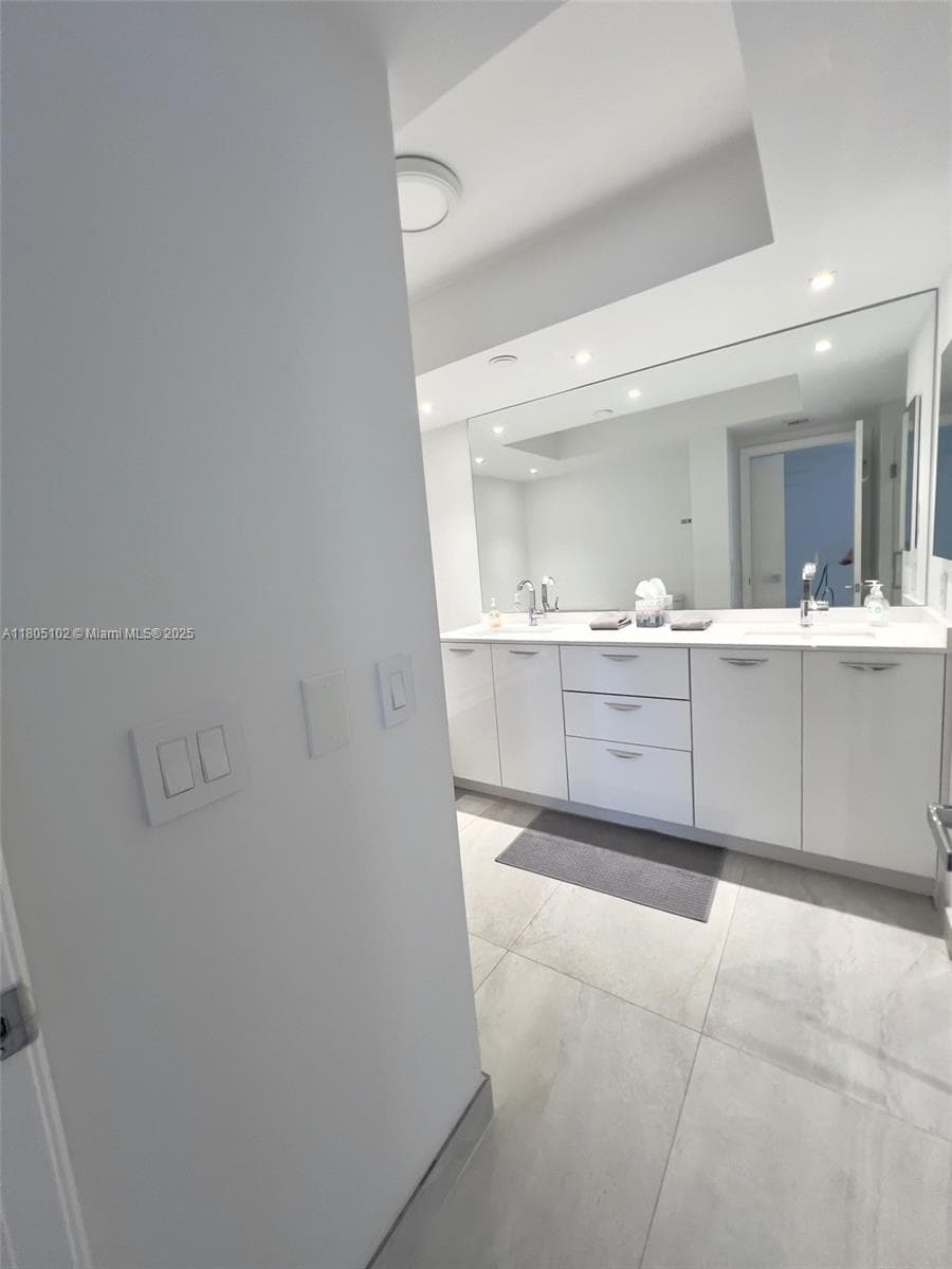 1000 W Island Blvd # 2412, Aventura FL 33160 — 20