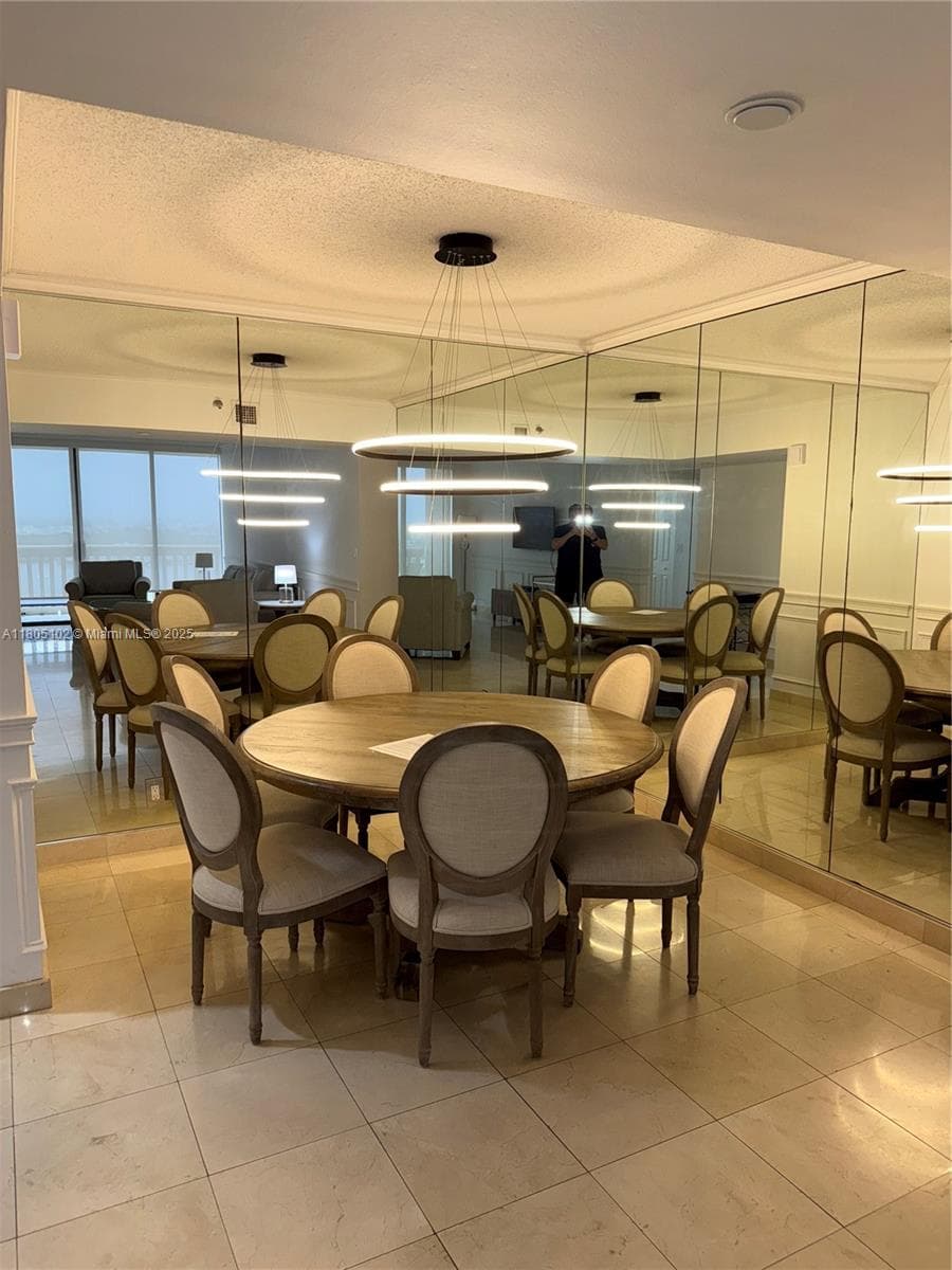 1000 W Island Blvd # 2412, Aventura FL 33160 — 9
