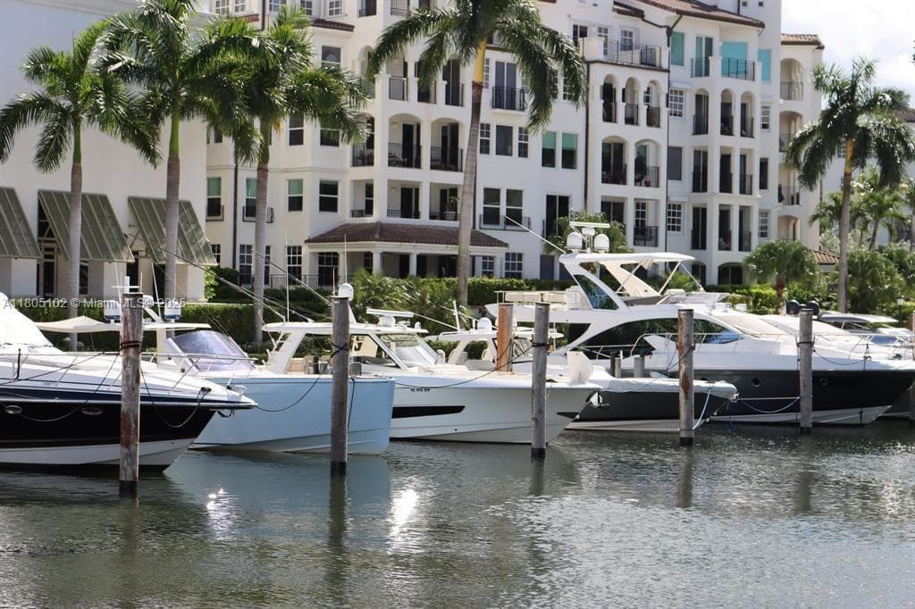 1000 W Island Blvd # 2412, Aventura FL 33160 — 38