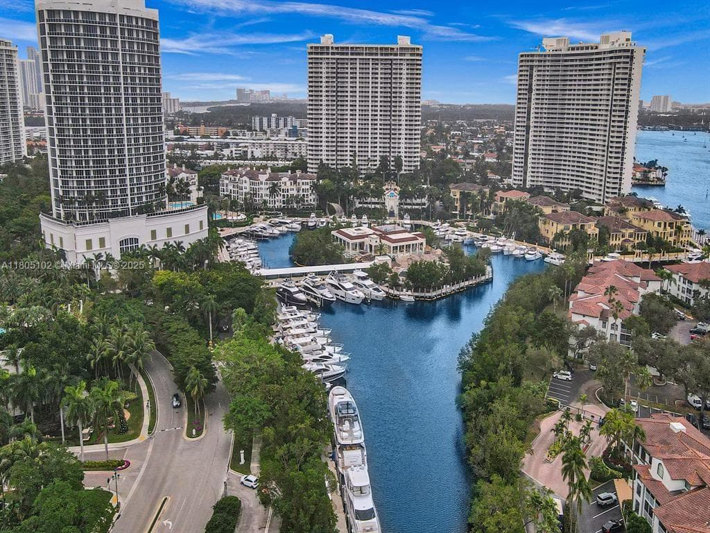 1000 W Island Blvd # 2412, Aventura FL 33160 — 33