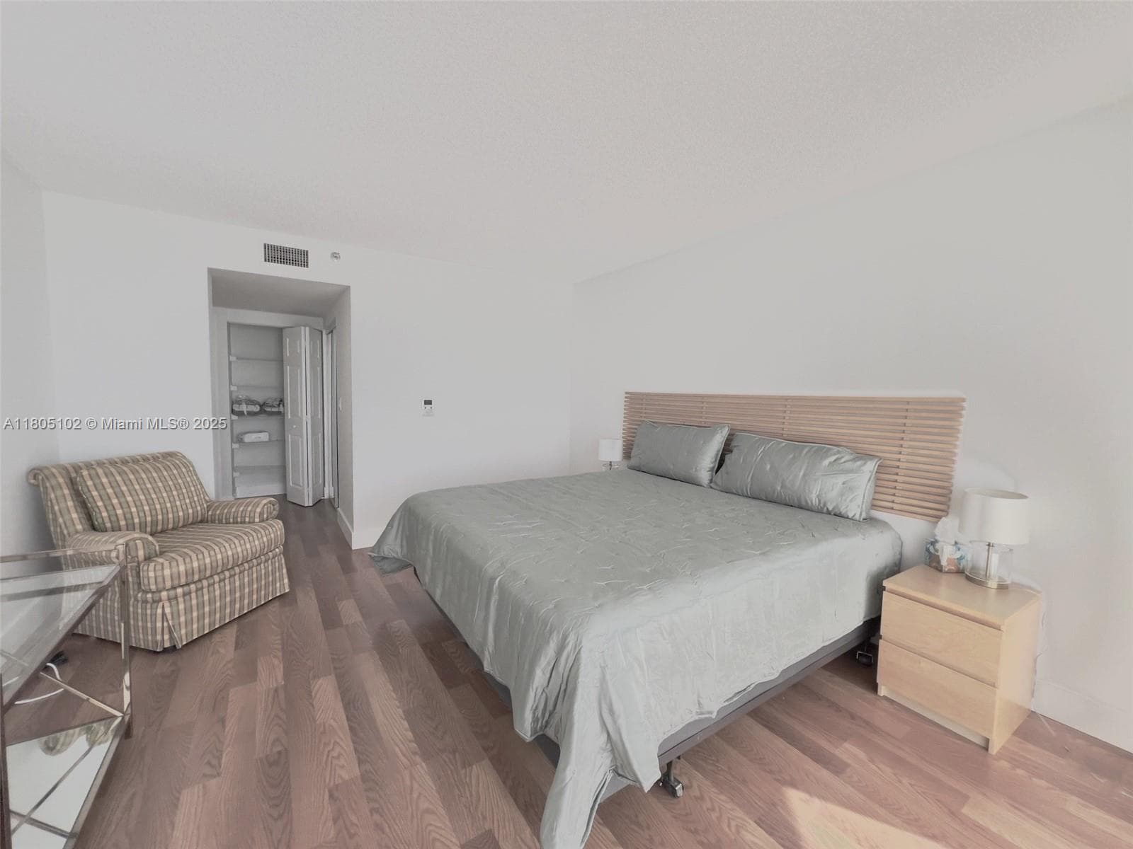 1000 W Island Blvd # 2412, Aventura FL 33160 — 18